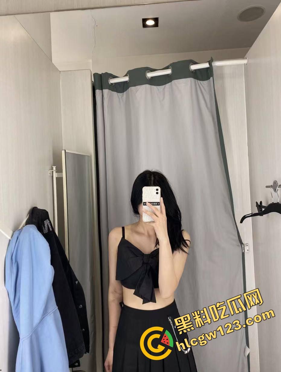 帝都佳乐健身房健身名媛『田尤溪』被爆约炮流出,渔网装白丝黑丝轮番开干,肥臀翘到爆、撸点拉满!