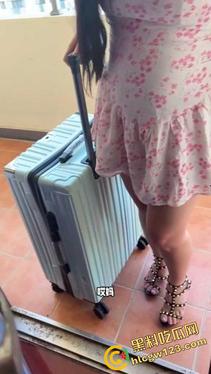 岳母端午串门趁闺女上班勾引女婿大屌狂插,骚逼夹得鸡巴冒火星无套爆射子宫,嫩奶巨乳舔到爽断魂!