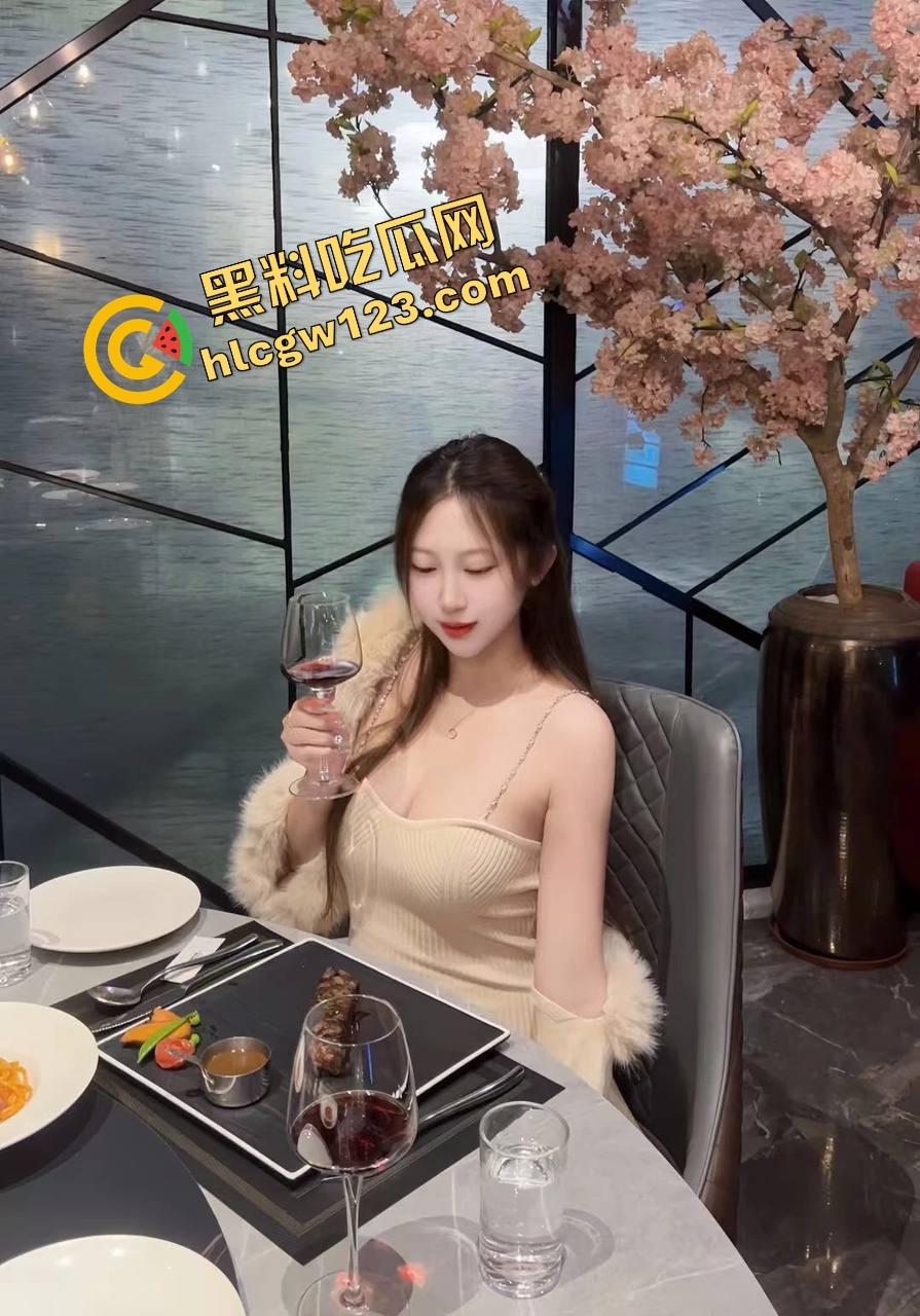 岳母端午串门趁闺女上班勾引女婿大屌狂插,骚逼夹得鸡巴冒火星无套爆射子宫,嫩奶巨乳舔到爽断魂!