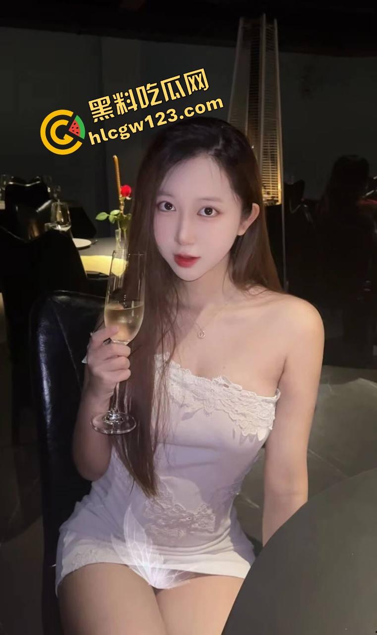 岳母端午串门趁闺女上班勾引女婿大屌狂插,骚逼夹得鸡巴冒火星无套爆射子宫,嫩奶巨乳舔到爽断魂!