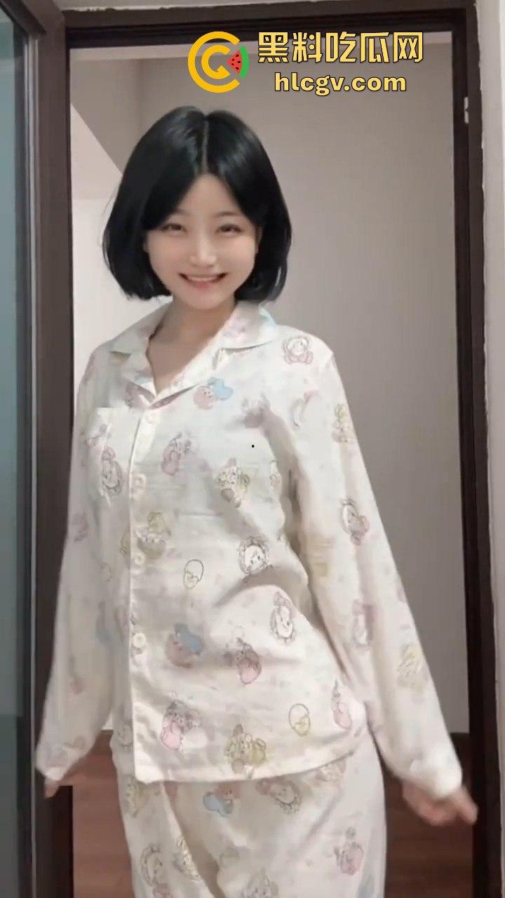 抖音网红开关灯变装骚操作之非常规抖音!美乳摇晃露乳撩人,灯光一暗一明,个个都让人上头!