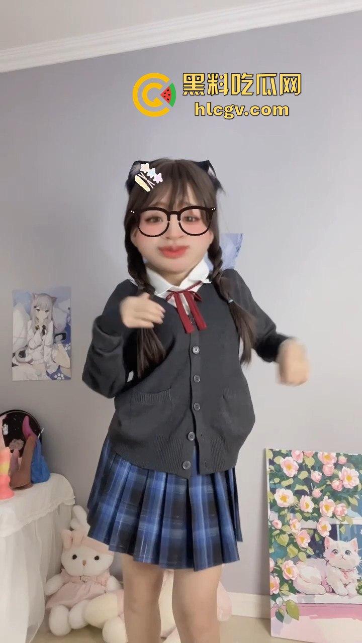 抖音网红开关灯变装骚操作之非常规抖音!美乳摇晃露乳撩人,灯光一暗一明,个个都让人上头!