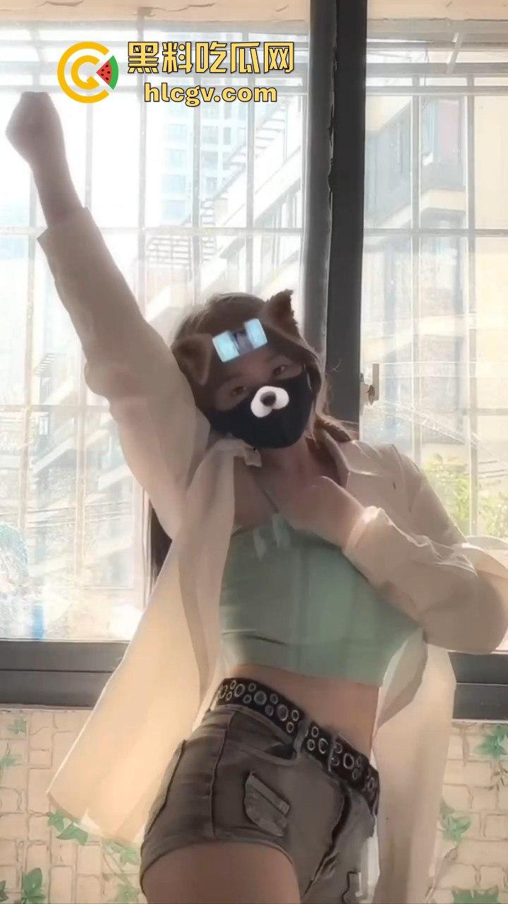 抖音网红开关灯变装骚操作之非常规抖音!美乳摇晃露乳撩人,灯光一暗一明,个个都让人上头!