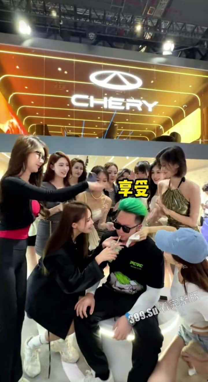 抖音千万网红玩车博主李二狗事件!二狗在自己家私人别墅开淫趴派对视频流出!一人战 4 女!他的生活我们的梦!