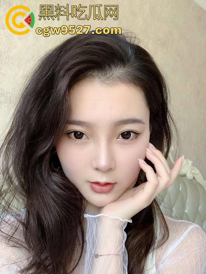 瓜友投稿芭蕾舞女神,高颜值完美身材尤物,修长美腿翘臀饱满,这样的妹子插起来,是不是什么姿势都会?