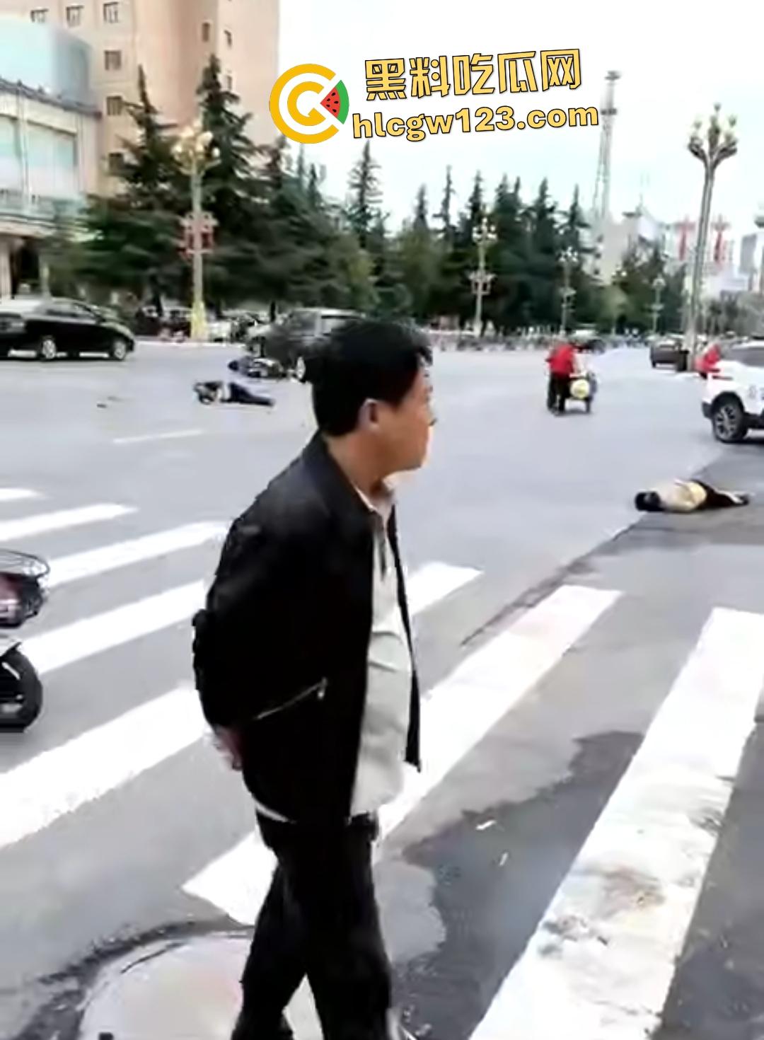 宝鸡社区书记【张春凤】54岁飙车狂追女子,侠盗飞车撞人场面吓傻路人!