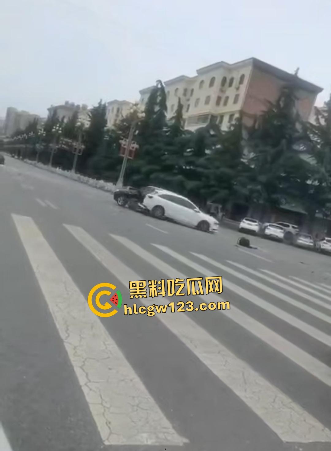 宝鸡社区书记【张春凤】54岁飙车狂追女子,侠盗飞车撞人场面吓傻路人!