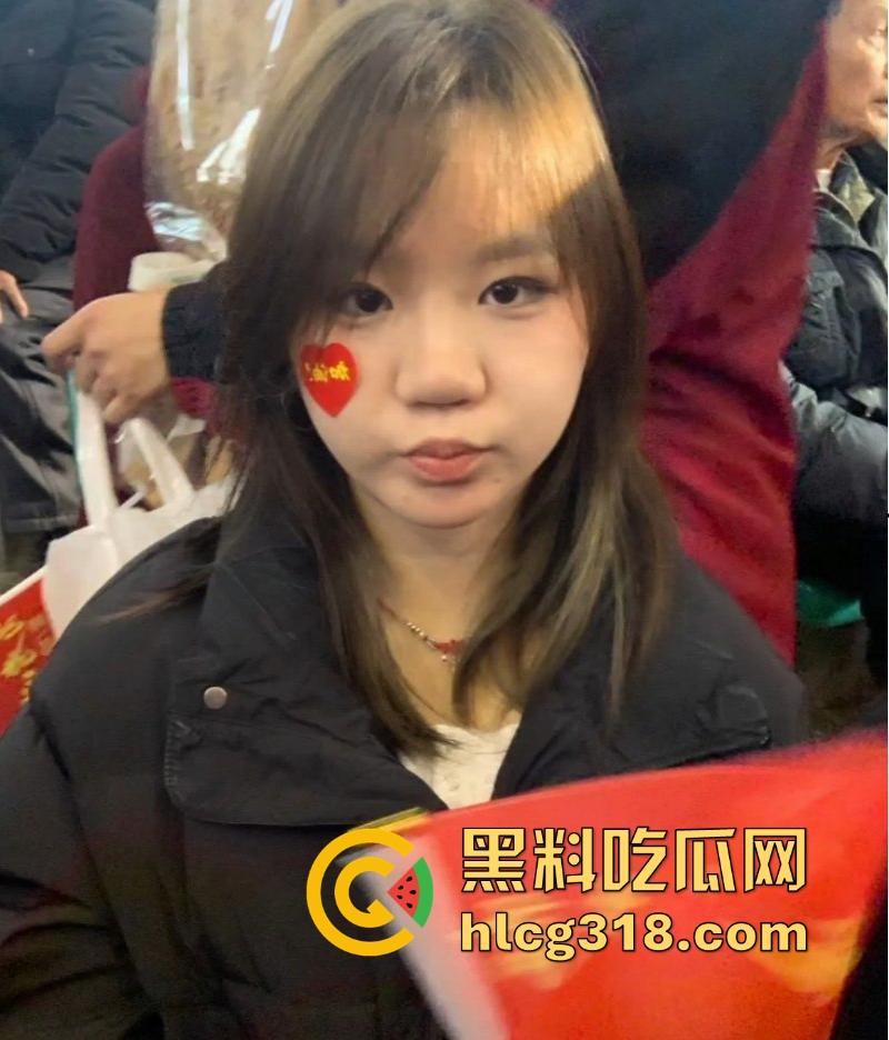 陕西商洛清纯反差大一学妹【李睿莹】网调视频曝光,微胖母狗假期在家发情,浑身写满下贱铭文。