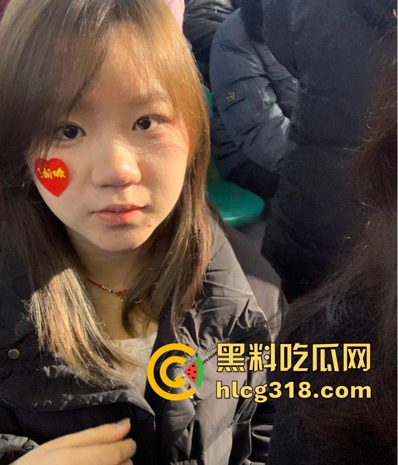 陕西商洛清纯反差大一学妹【李睿莹】网调视频曝光,微胖母狗假期在家发情,浑身写满下贱铭文。