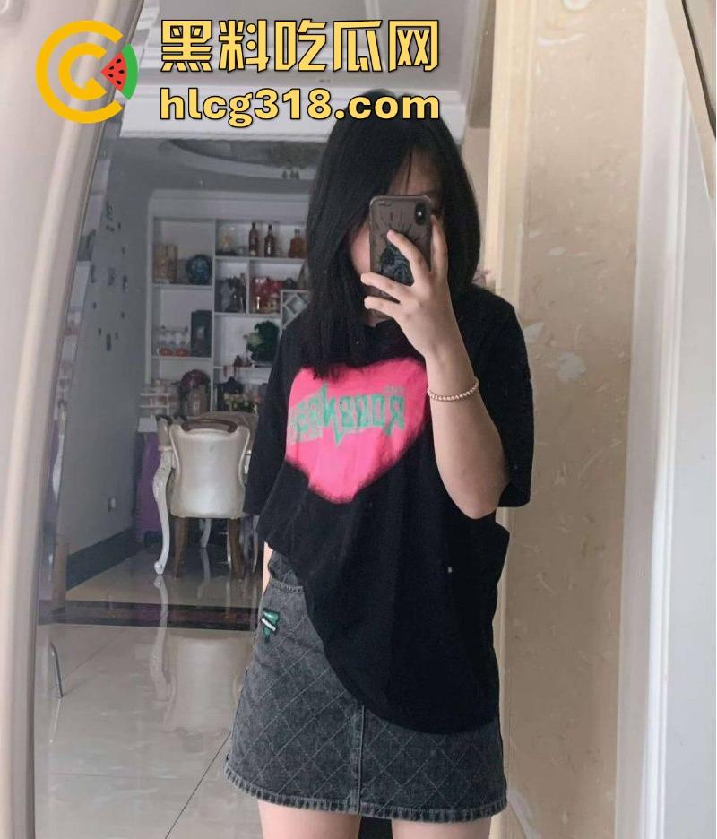 陕西商洛清纯反差大一学妹【李睿莹】网调视频曝光,微胖母狗假期在家发情,浑身写满下贱铭文。