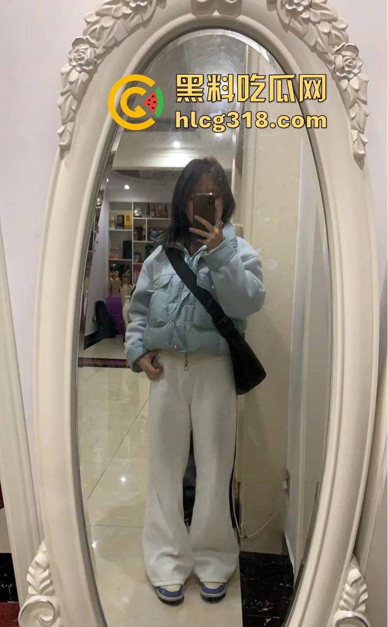 陕西商洛清纯反差大一学妹【李睿莹】网调视频曝光,微胖母狗假期在家发情,浑身写满下贱铭文。