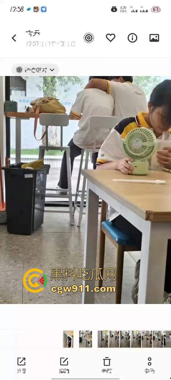 江门工贸职院早恋大瓜 !学生情侣当众互摸下体,腿长裤裆鼓鼓,纤手隔裤猛揉男生硬屌,满满的青春气息!