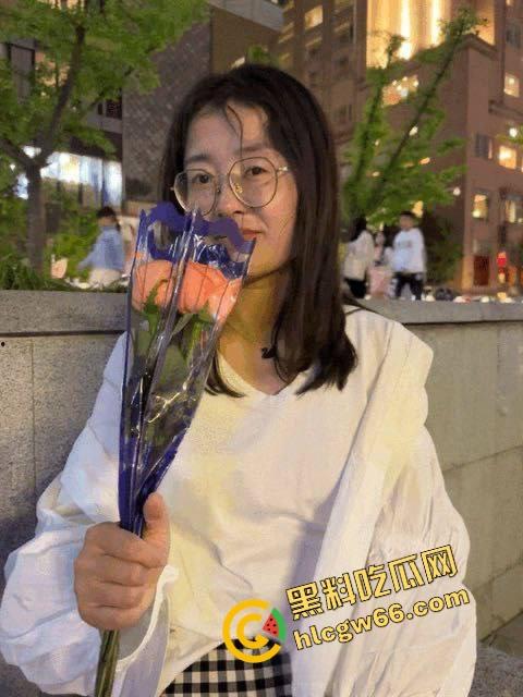 贵州贵阳中学女老师『俞小燕』讲台女神人后变母狗,丝袜跪舔被写满贱货等字,全身捆绑求双修!