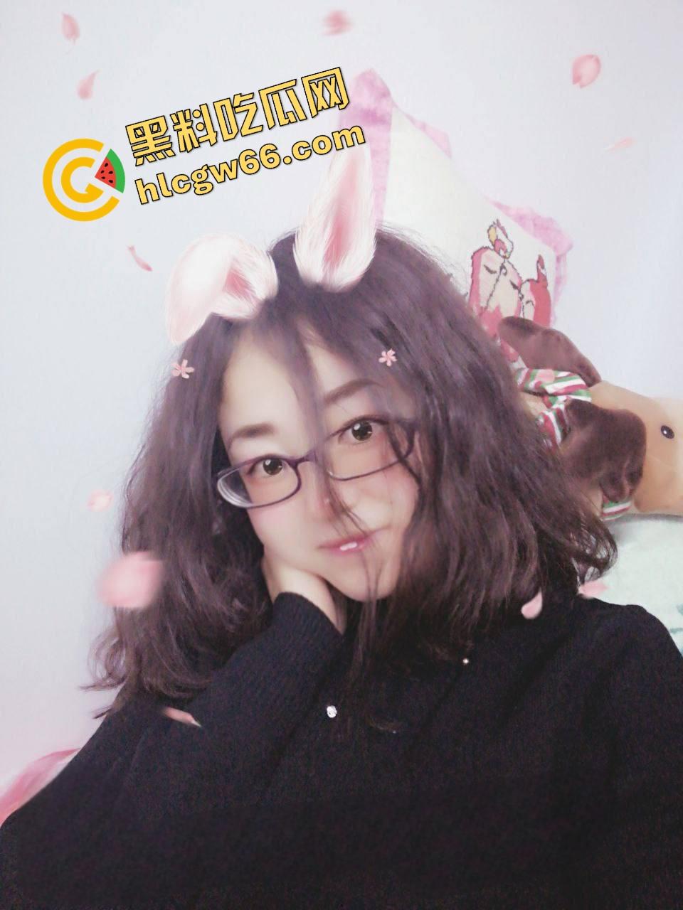 贵州贵阳中学女老师『俞小燕』讲台女神人后变母狗,丝袜跪舔被写满贱货等字,全身捆绑求双修!