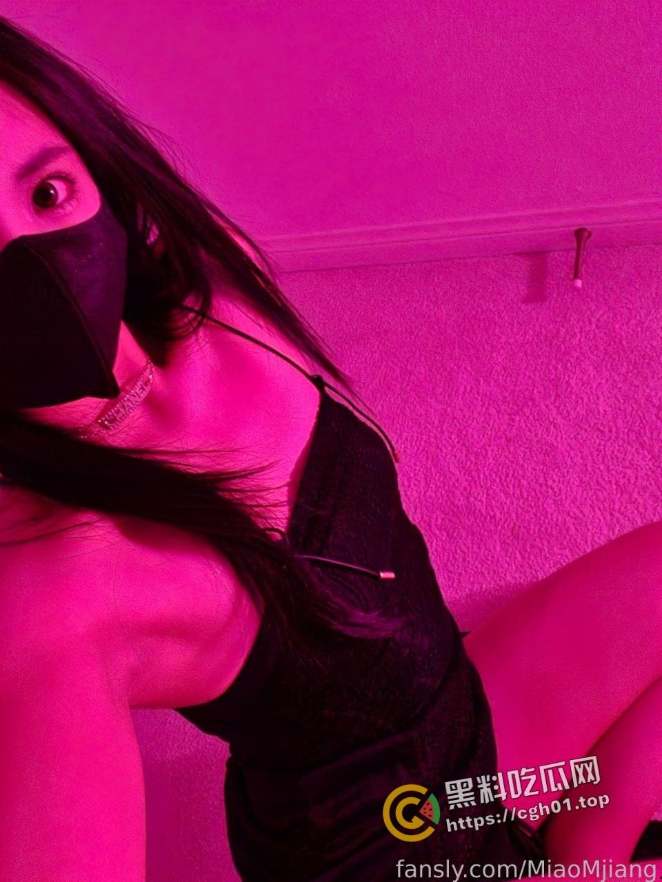 OF 【喵酱】最新付费更新 美艳妖姬 逆天美腿 无辜的大眼神比玩偶姐姐还要命 堪称艺术的裸舞