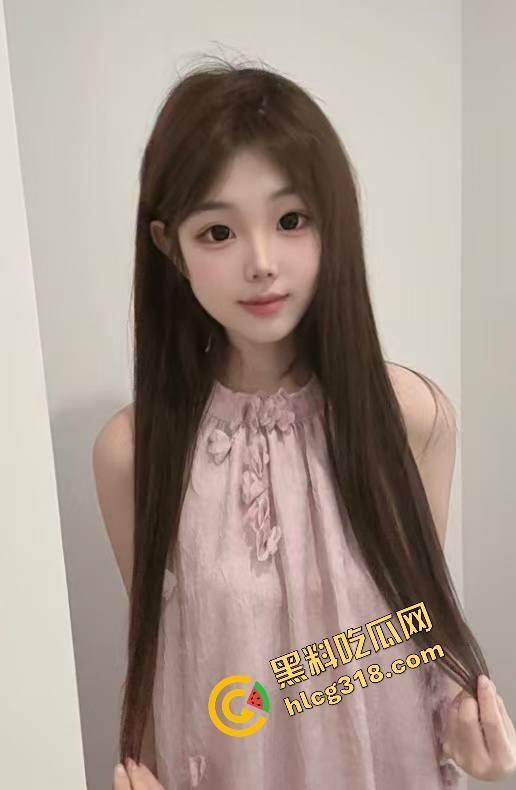 现在小年轻逼瘾太猛,骑小牛电动车都能车震,巷子里妹子张腿坐车上舔逼,随时随地吃海鲜上头!