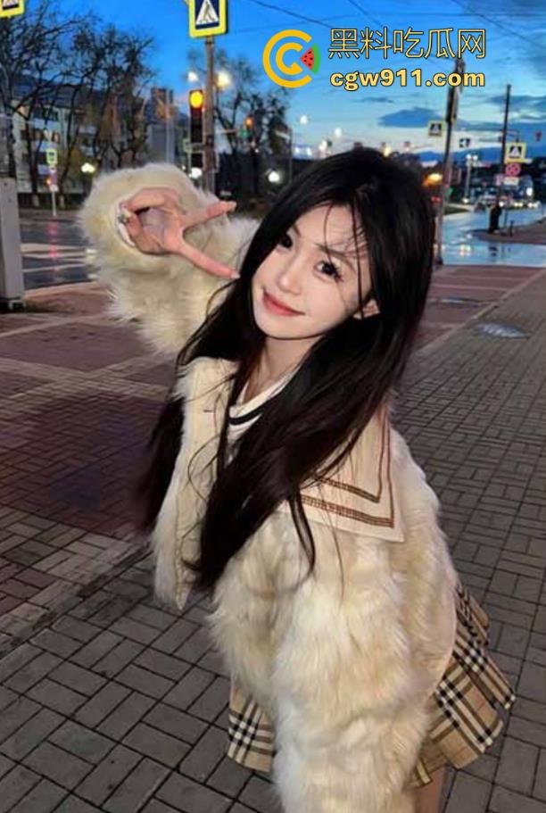 海角乱伦!姐夫满足不了姐姐弟弟来帮忙,爆操跟姐夫通话中的骚姐姐,边淫叫边给电话那头得人渣姐夫听!