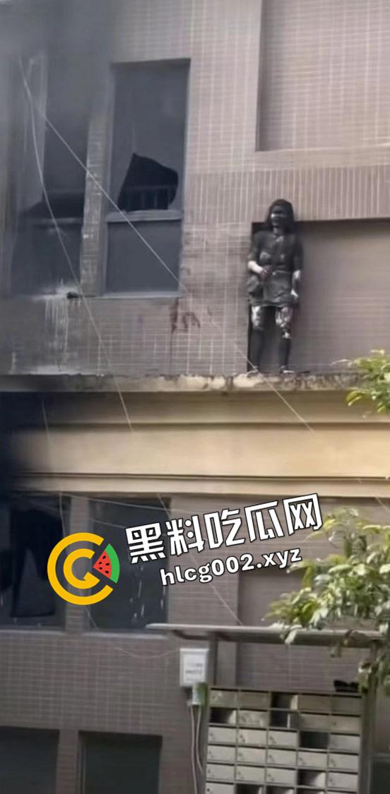 江西南昌小区内突起火灾 女子全身被被烧糊成功逃生 现场视频流出 惨不忍睹 衣服都烧焦贴在身上