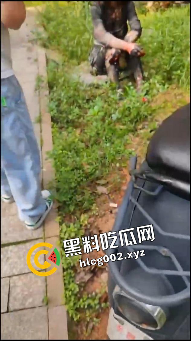 江西南昌小区内突起火灾 女子全身被被烧糊成功逃生 现场视频流出 惨不忍睹 衣服都烧焦贴在身上