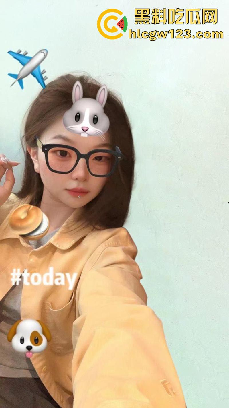 长沙电商运营【翟思荟】,被男友曝光做爱视频,超爱吞精口活一流,靠吃鸡上位骚没边了!