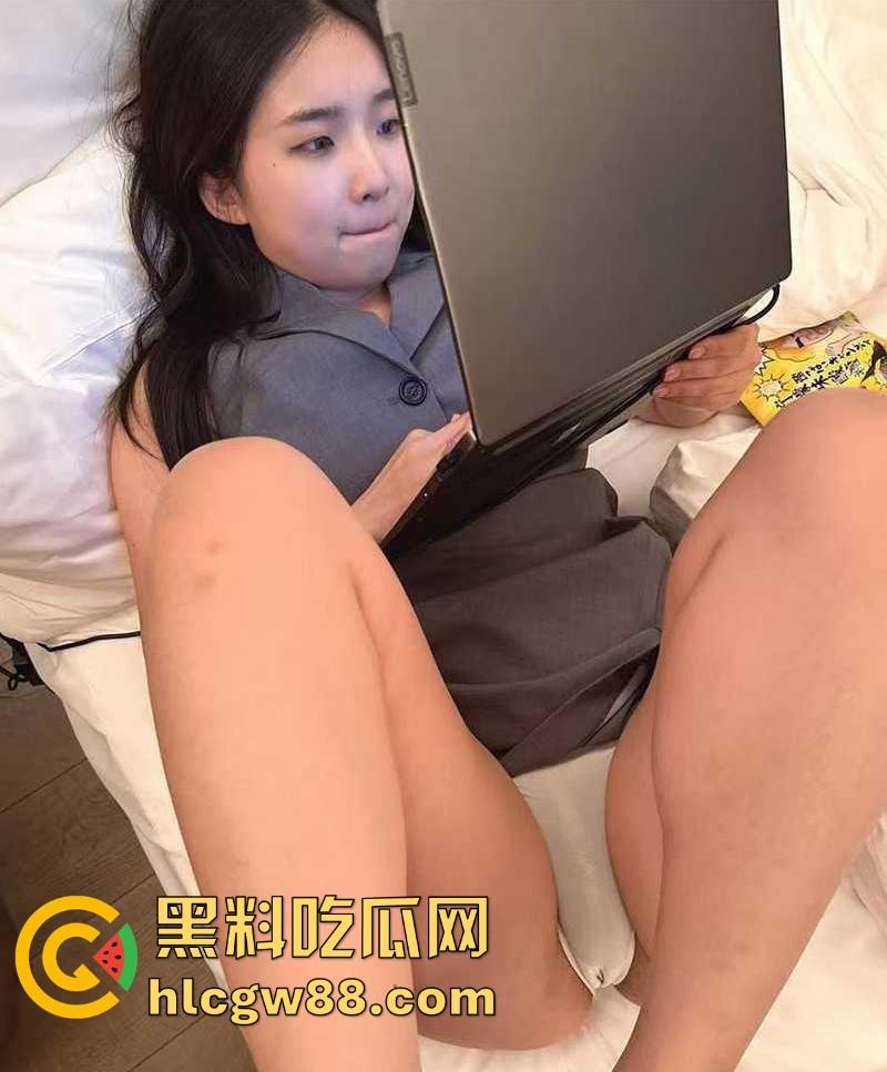 中国传媒大学【白洁】研究生情侣性爱视频曝光 各种舔屌卖骚 无套做爱中出 反差感爆棚!