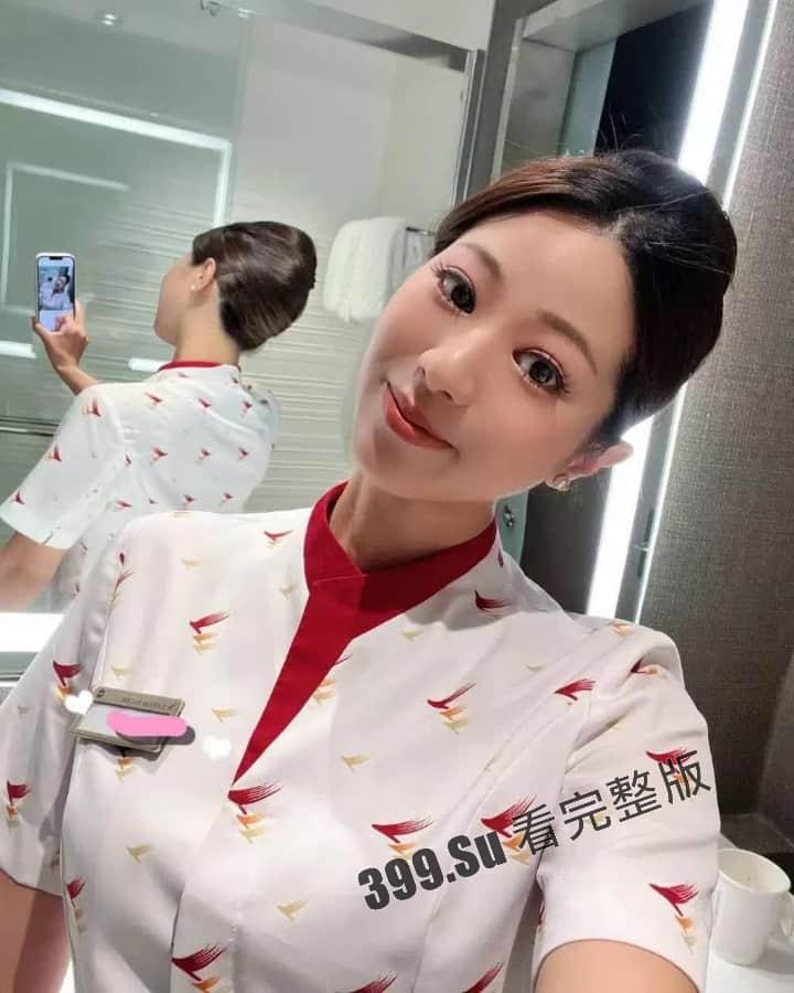 长相甜美靓丽国泰航空空姐「Netflix」被爆,上班时间认真工作接待乘客 卖力口交
