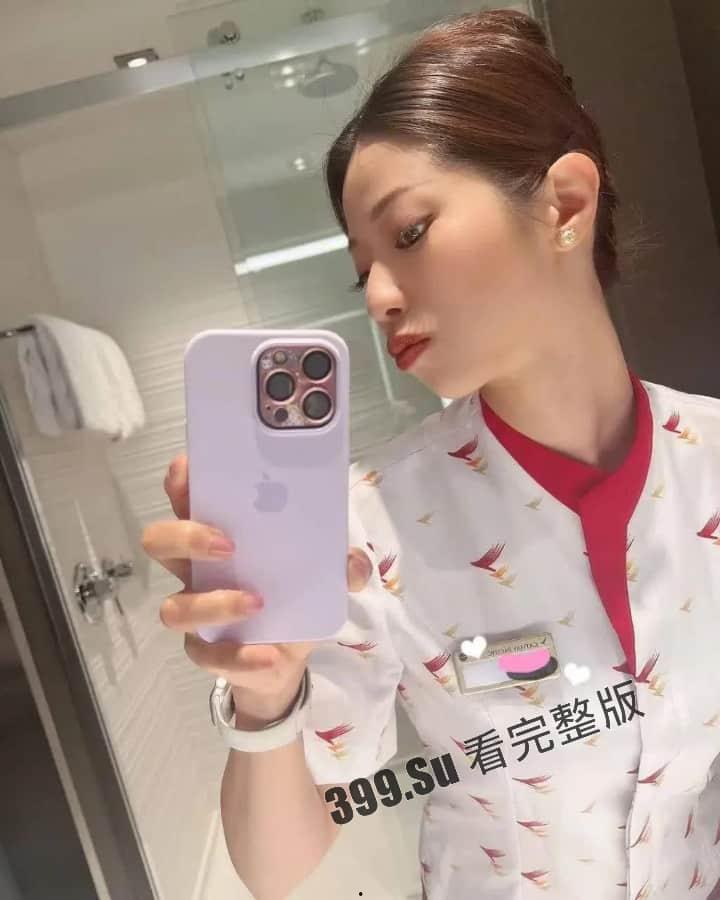 长相甜美靓丽国泰航空空姐「Netflix」被爆,上班时间认真工作接待乘客 卖力口交