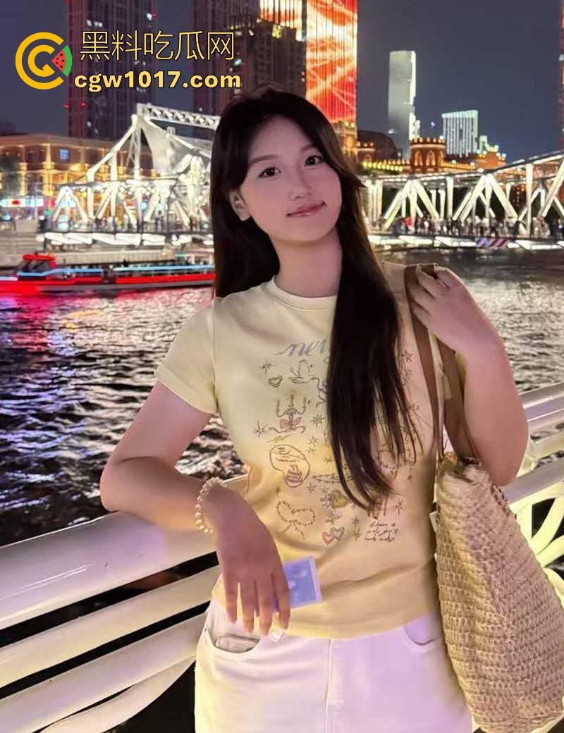 安徽工商学院反差婊【李梦瑶】约炮成瘾,擅长口交深喉,最爱无套内射,跟学长约炮录露脸吸吮挨操淫片,直接骑乘!