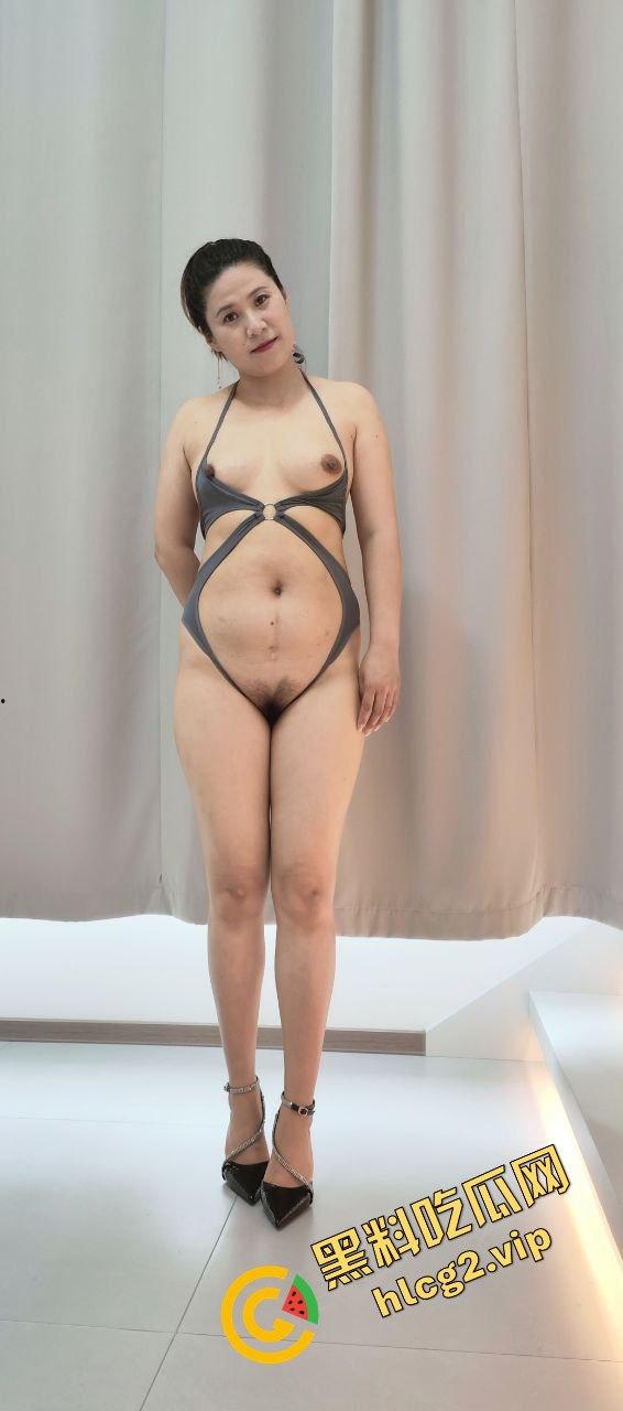 熟女人妻黑木耳自拍曝光!木耳黑得让人直呼看不清了