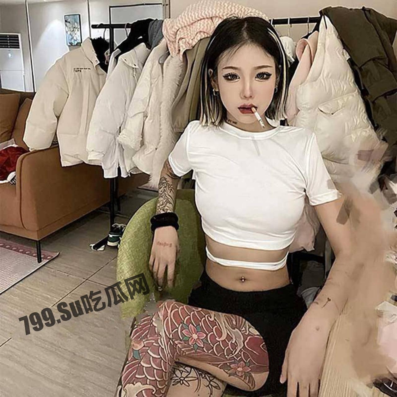 山东临沂 16 岁精神小妹 快手网红安怡 街头殴打三轮车司机 后续黑料爆出一顿饭就能无套中出