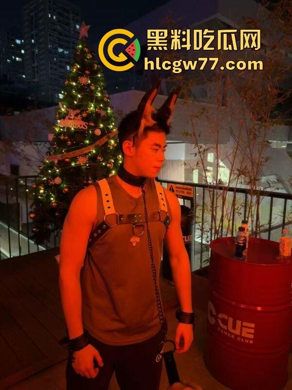 抖音热搜!广州某通讯录酒吧门 三人酒后互吃原视频来袭 三个男的大街上口 两个喝醉0给1口 内容炸裂!