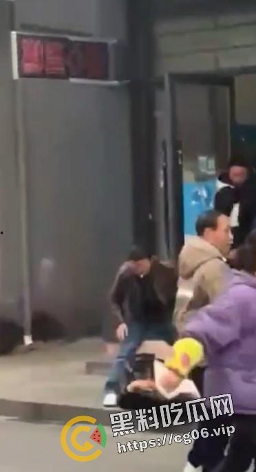 浙江衢州开化县吴某当街杀妻然后果断自杀 两人均抢救无效死亡 现场录像流出