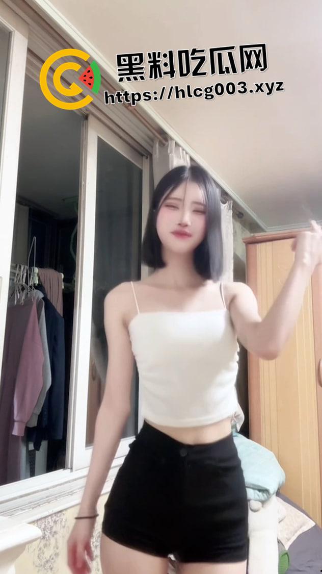 上海极品白虎大学生下海 粉嫩无毛超粗阳具自慰视频撩骚 被干时叫的太骚了 越叫攻速越快 这才是极品