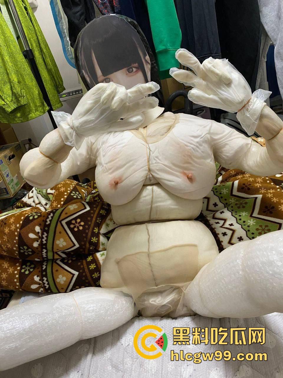 高手在民间!牛人自制毛巾纸人娃娃,硅胶保安娃娃眼珠子都吓掉了,兄弟你能不能整点阳间的玩意儿?