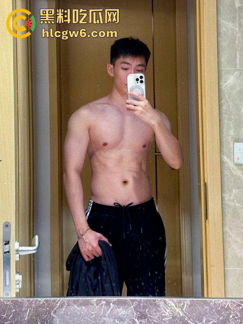 抖音知名健身男博主【耿嘉宏】被曝靠抖音吸粉操粉 因器大活好 众多女粉丝主动投怀送抱求操!