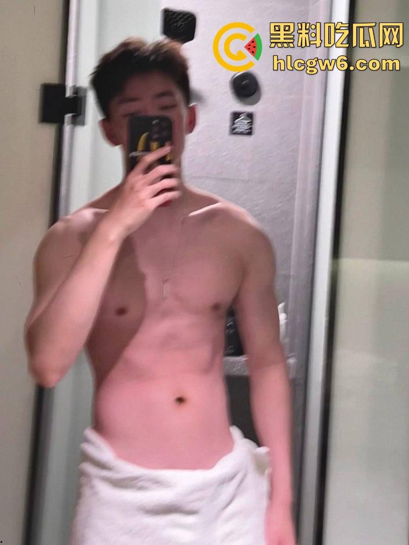 抖音知名健身男博主【耿嘉宏】被曝靠抖音吸粉操粉 因器大活好 众多女粉丝主动投怀送抱求操!