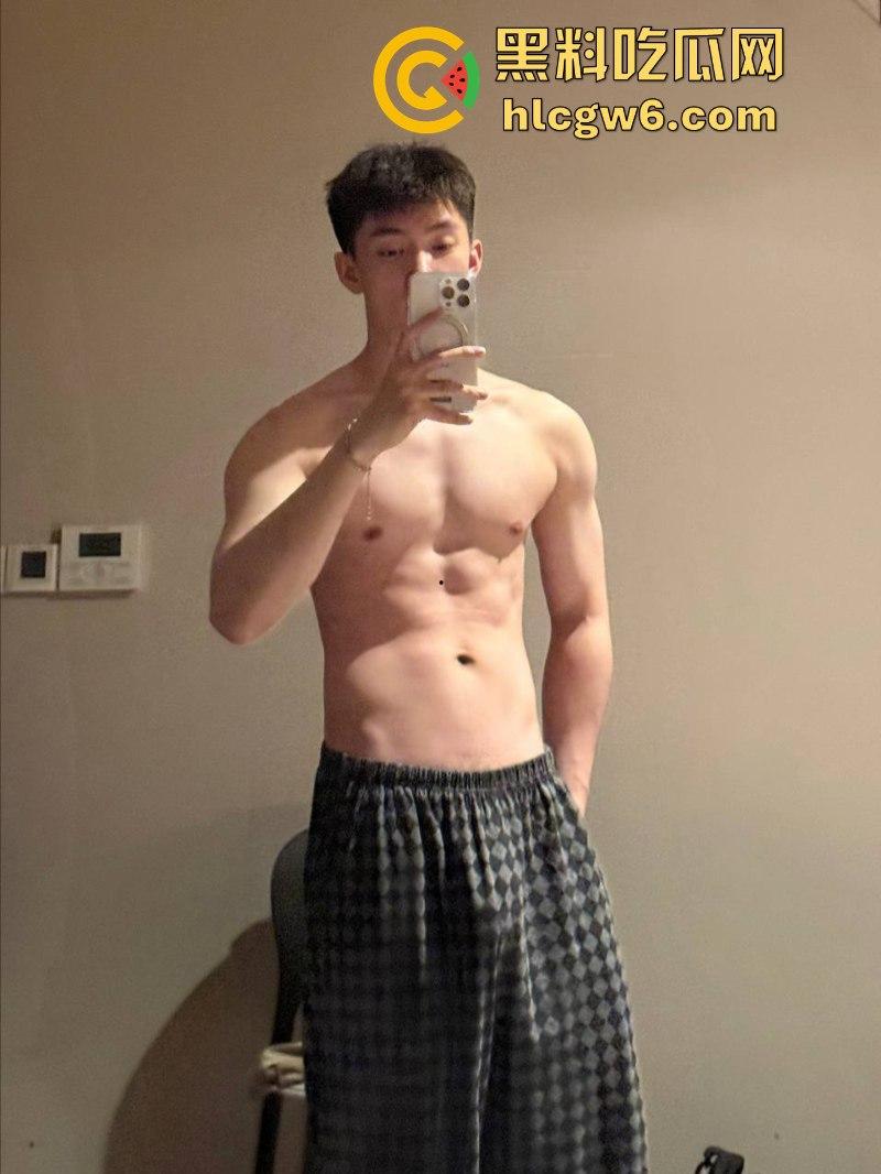 抖音知名健身男博主【耿嘉宏】被曝靠抖音吸粉操粉 因器大活好 众多女粉丝主动投怀送抱求操!