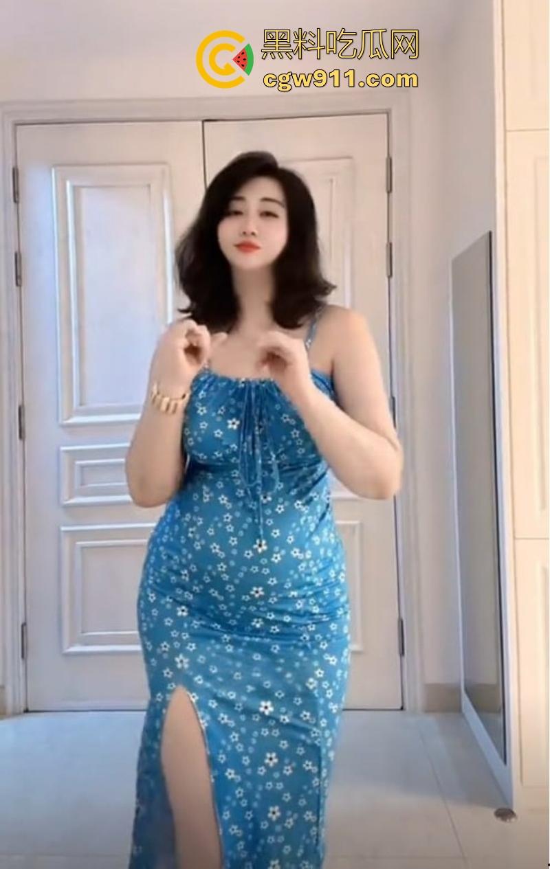 抖音微胖熟女少妇【汭淇】私密福利流出，身穿各种情趣装激情热舞，轻揉肥逼诱惑，乳波荡漾！