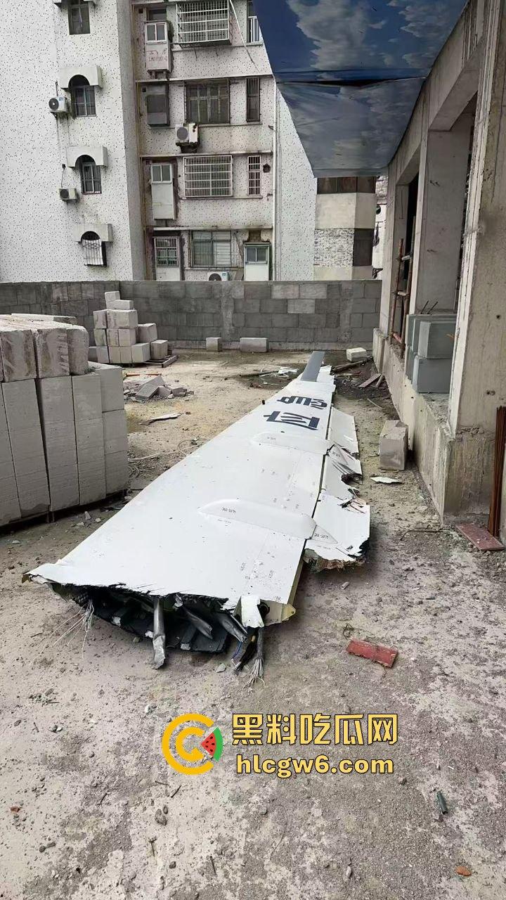 无人机大闹荆州奥体中心，飞行器自作主张冲向构筑物，伤者急救中 飞行员估计没上过航校？