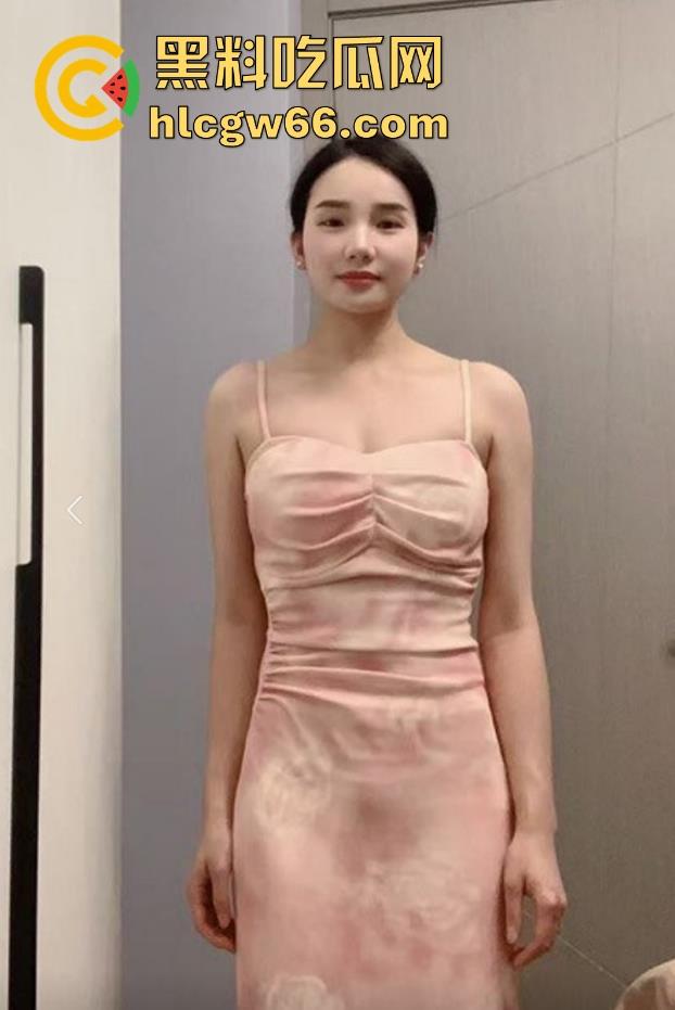 海角乱伦之大胸妹妹会喷奶 在客厅忍不住拔下妹妹衣服强行做爱 哺乳期的妹妹奶水香甜无比